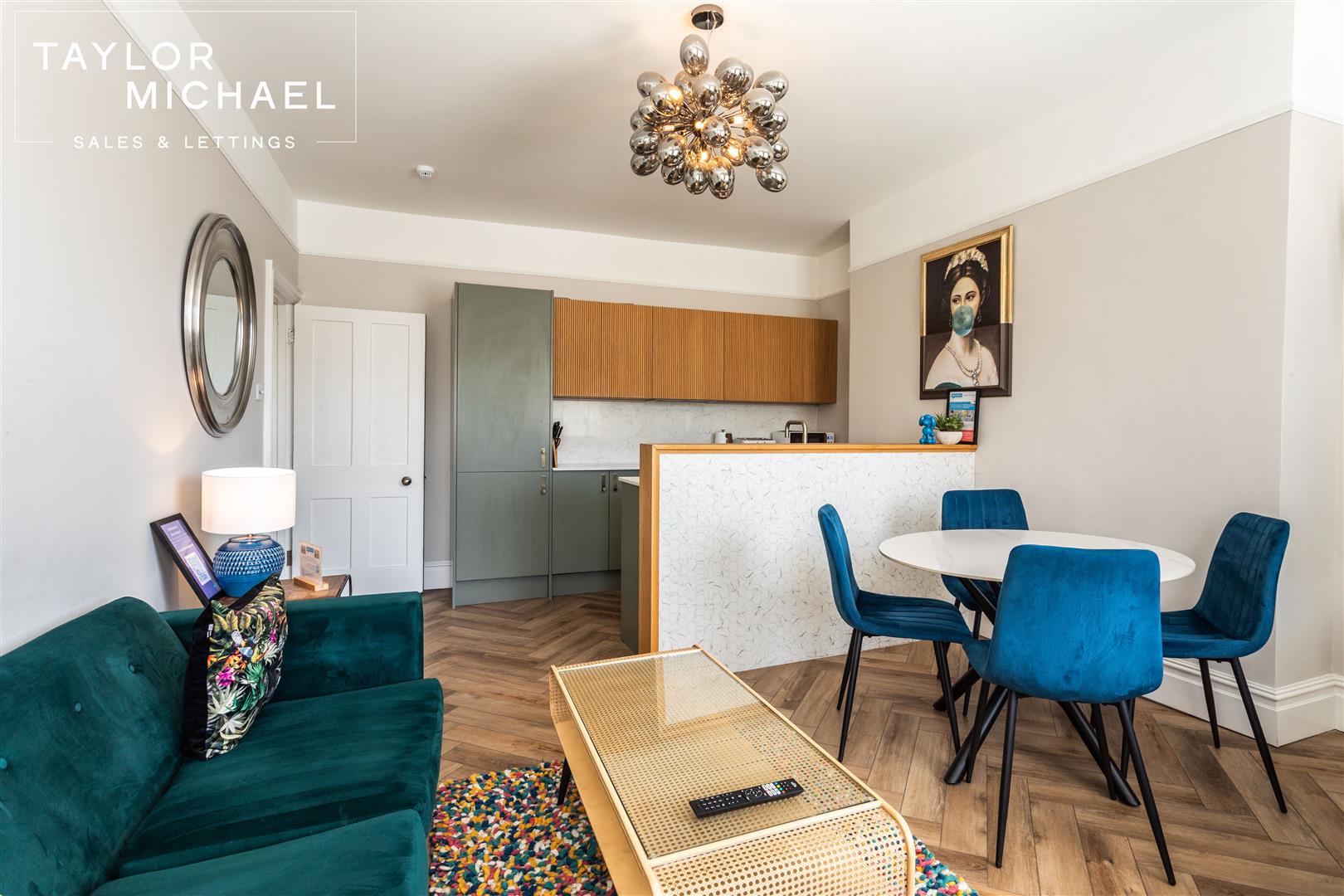Kitchen / Living Room